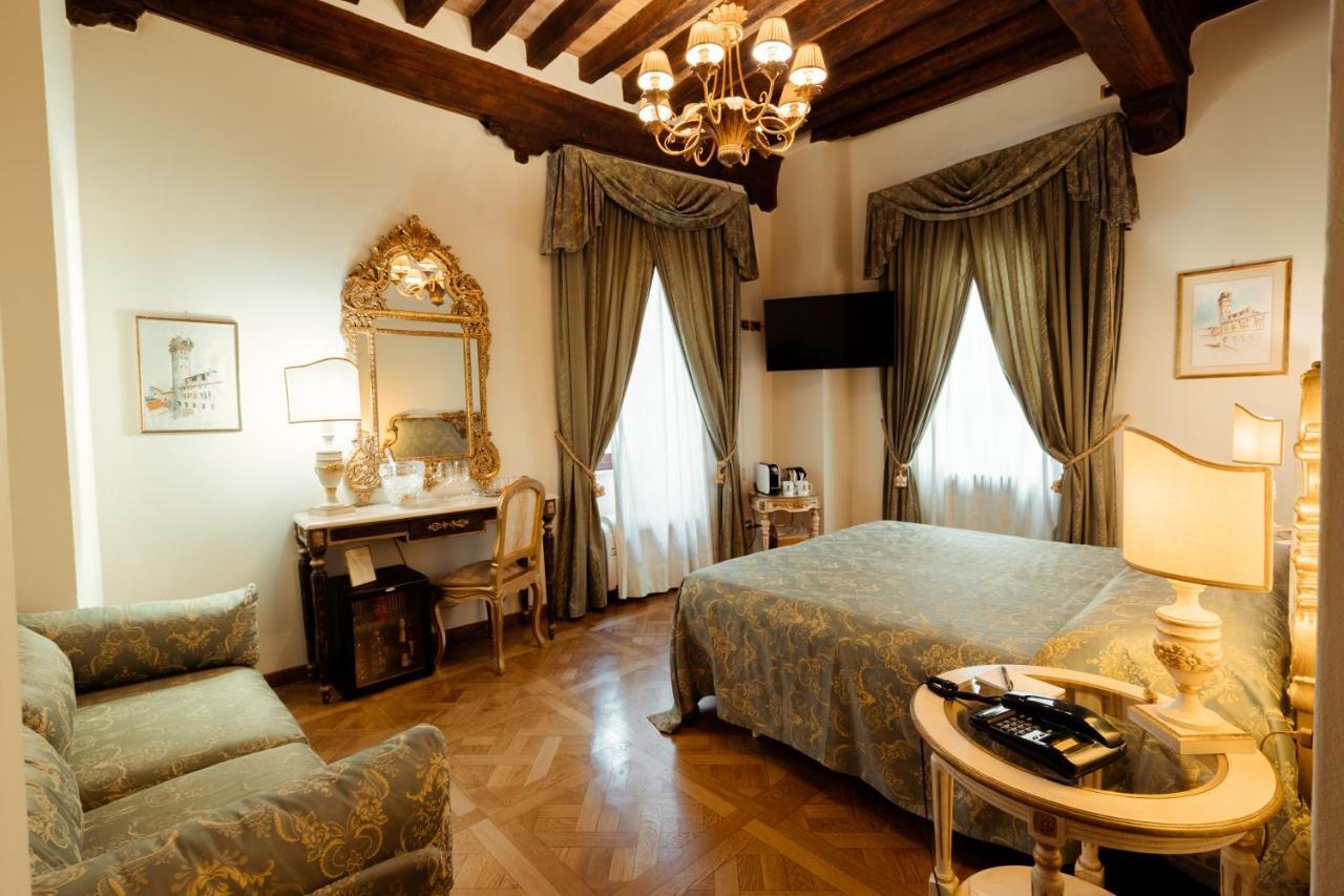 Hotel Palazzo Alexander لوكا المظهر الخارجي الصورة