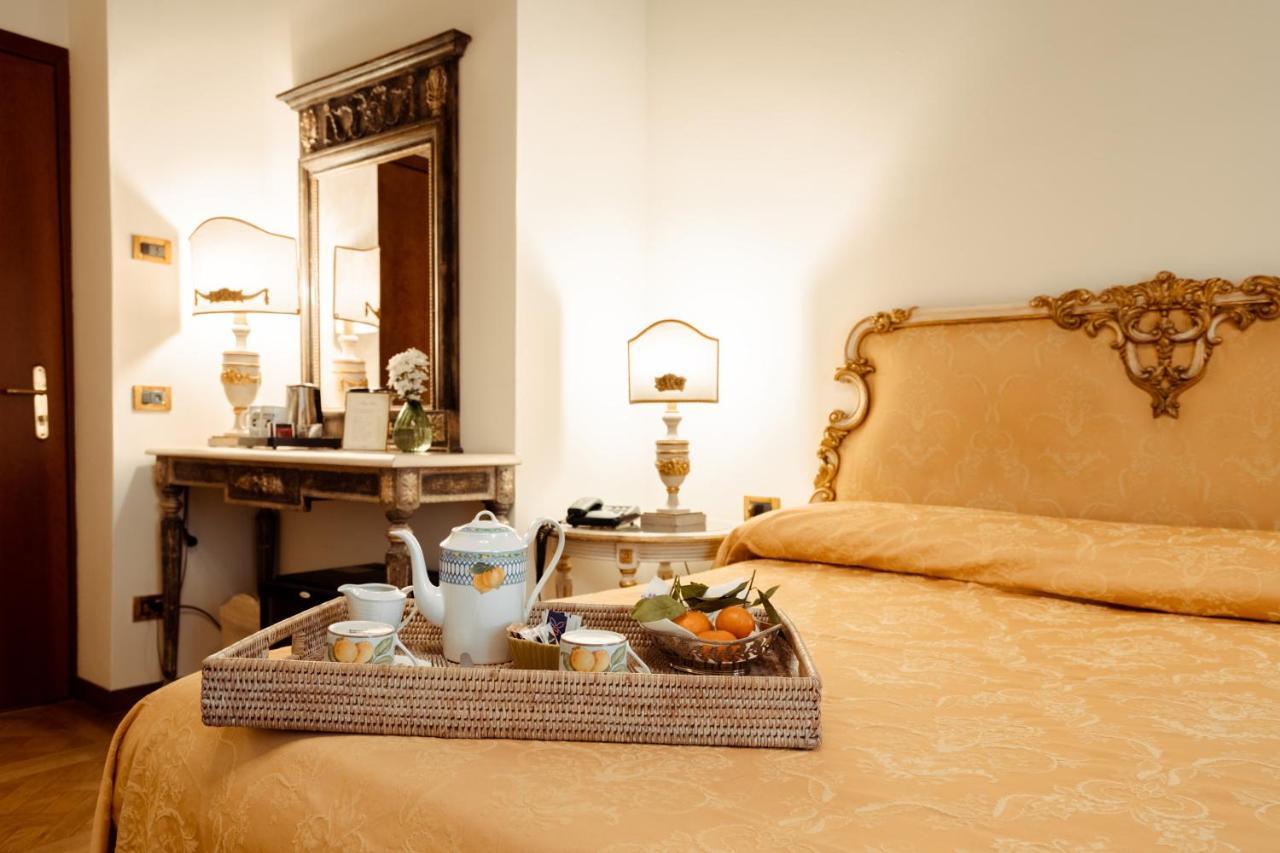 Hotel Palazzo Alexander لوكا المظهر الخارجي الصورة
