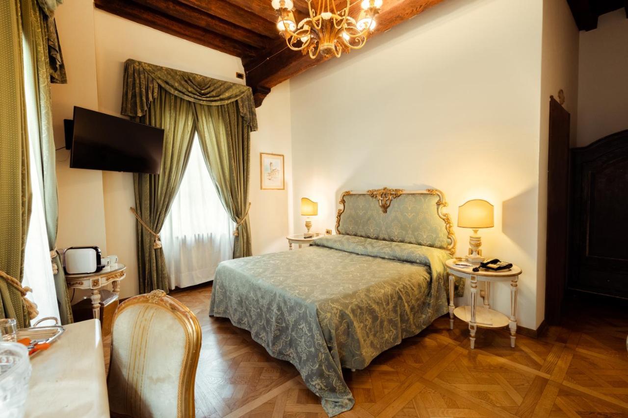 Hotel Palazzo Alexander لوكا المظهر الخارجي الصورة