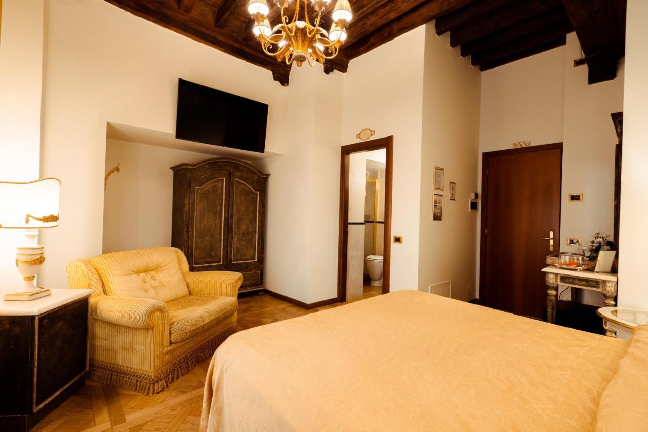 Hotel Palazzo Alexander لوكا المظهر الخارجي الصورة