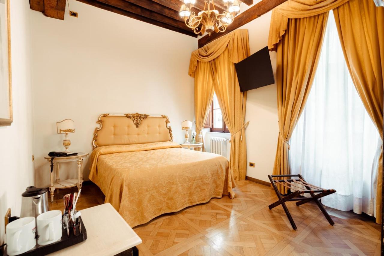 Hotel Palazzo Alexander لوكا المظهر الخارجي الصورة
