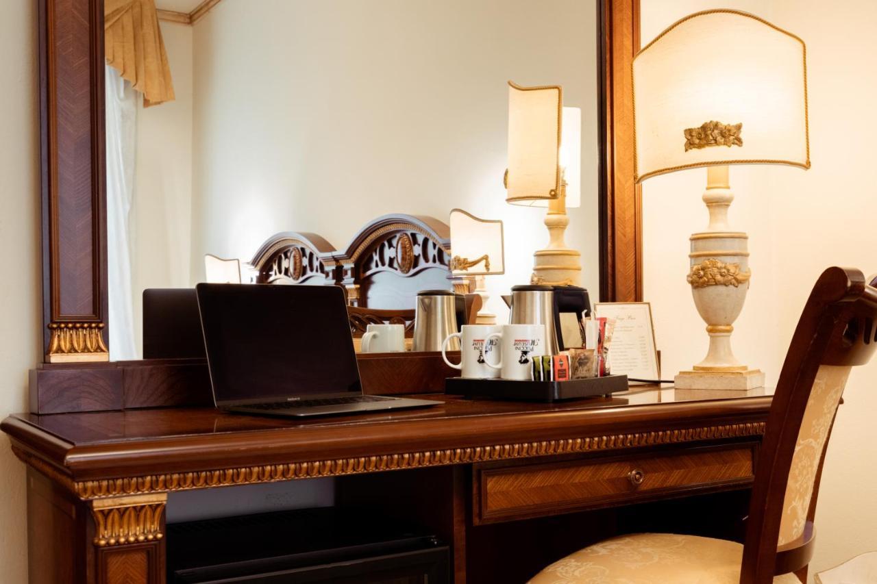 Hotel Palazzo Alexander لوكا المظهر الخارجي الصورة