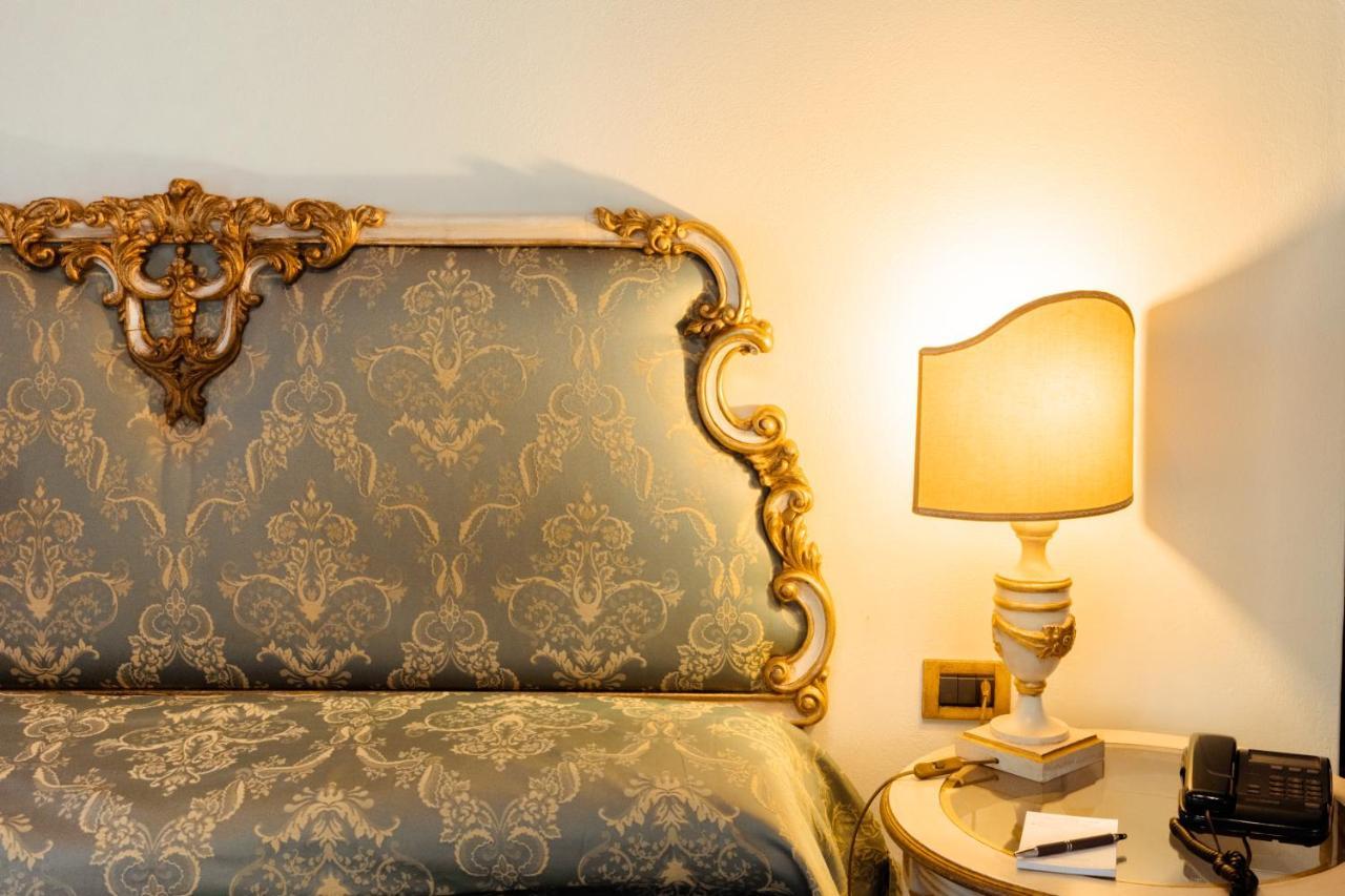 Hotel Palazzo Alexander لوكا المظهر الخارجي الصورة