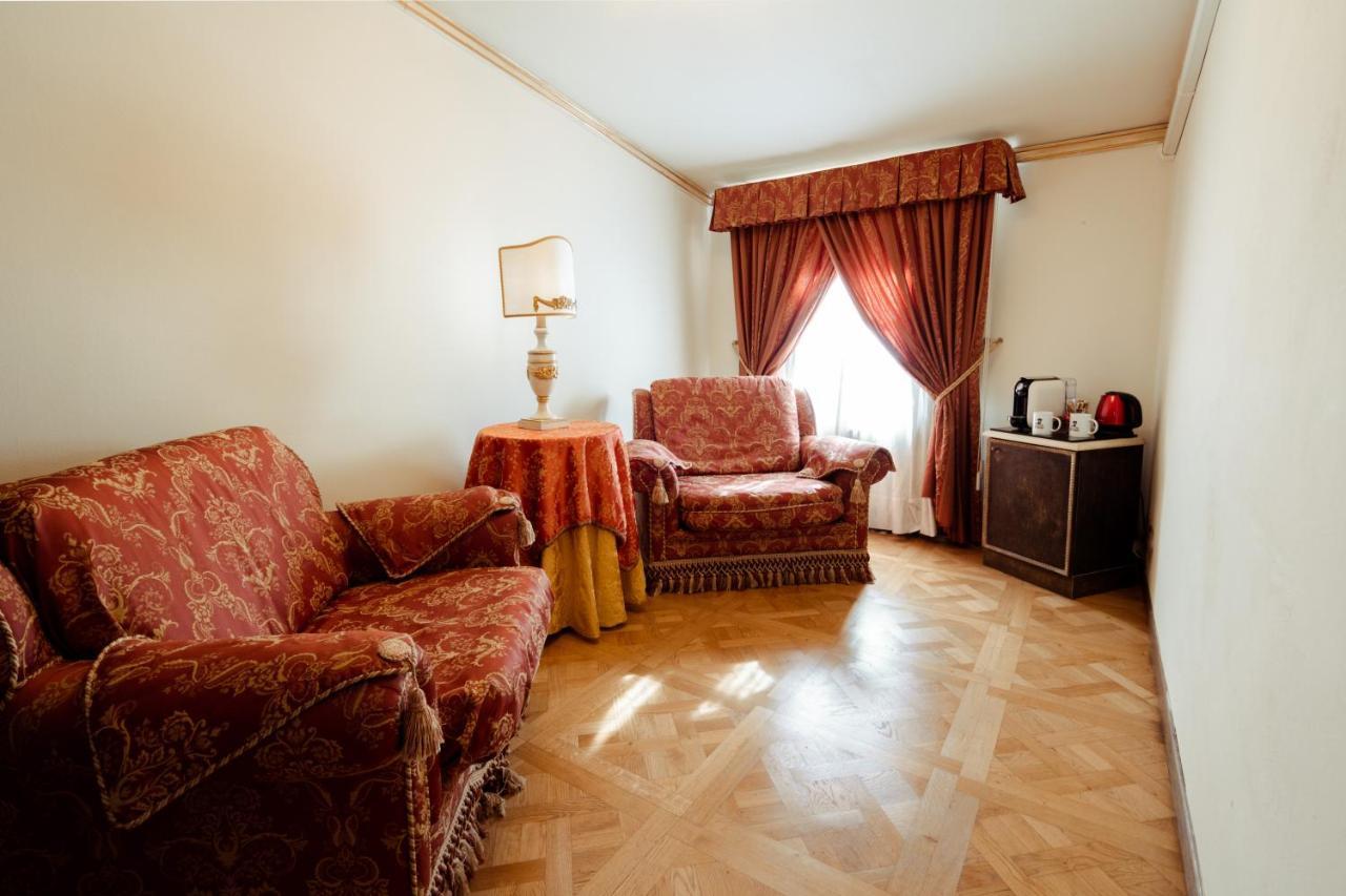 Hotel Palazzo Alexander لوكا المظهر الخارجي الصورة