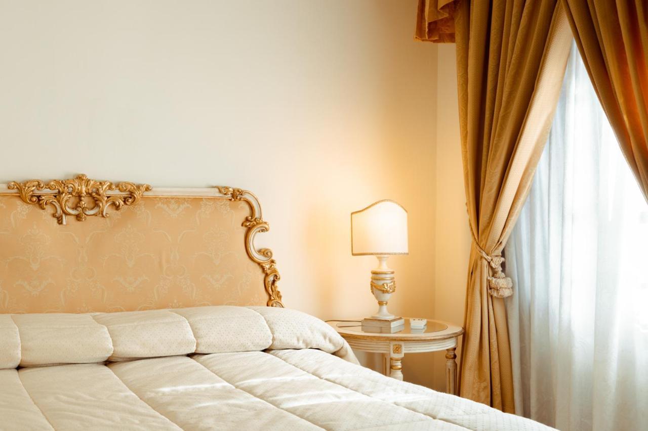 Hotel Palazzo Alexander لوكا المظهر الخارجي الصورة