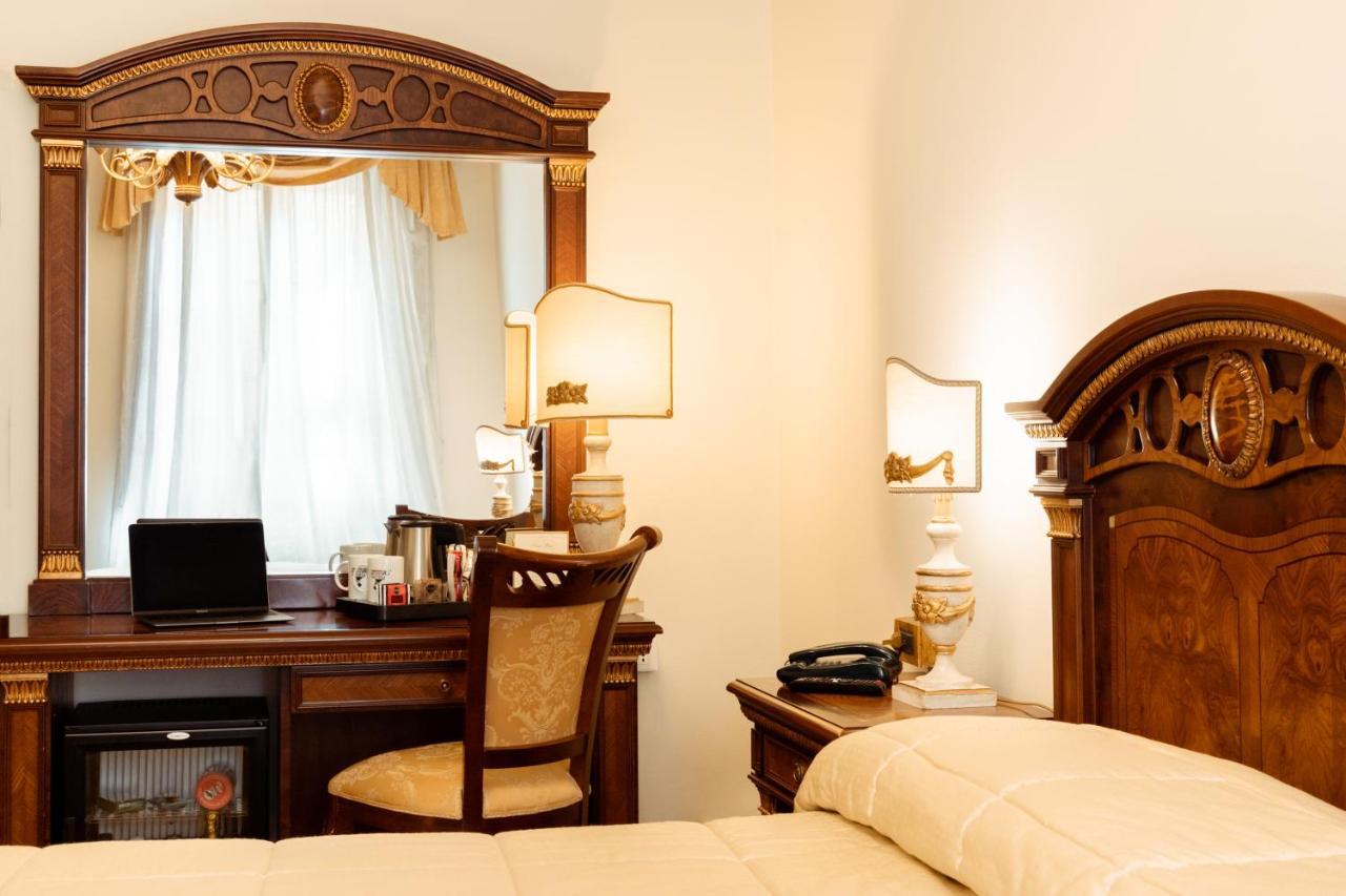 Hotel Palazzo Alexander لوكا المظهر الخارجي الصورة