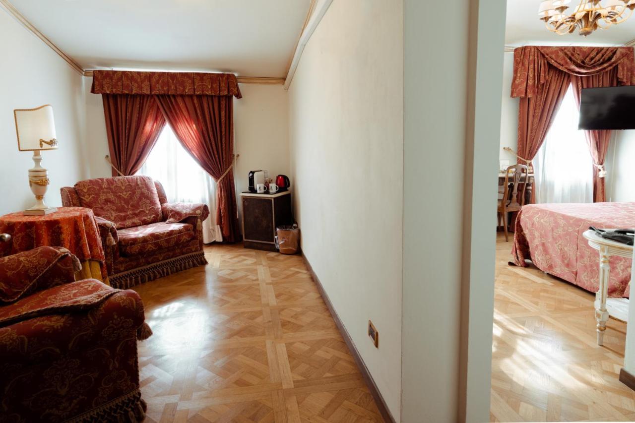 Hotel Palazzo Alexander لوكا المظهر الخارجي الصورة
